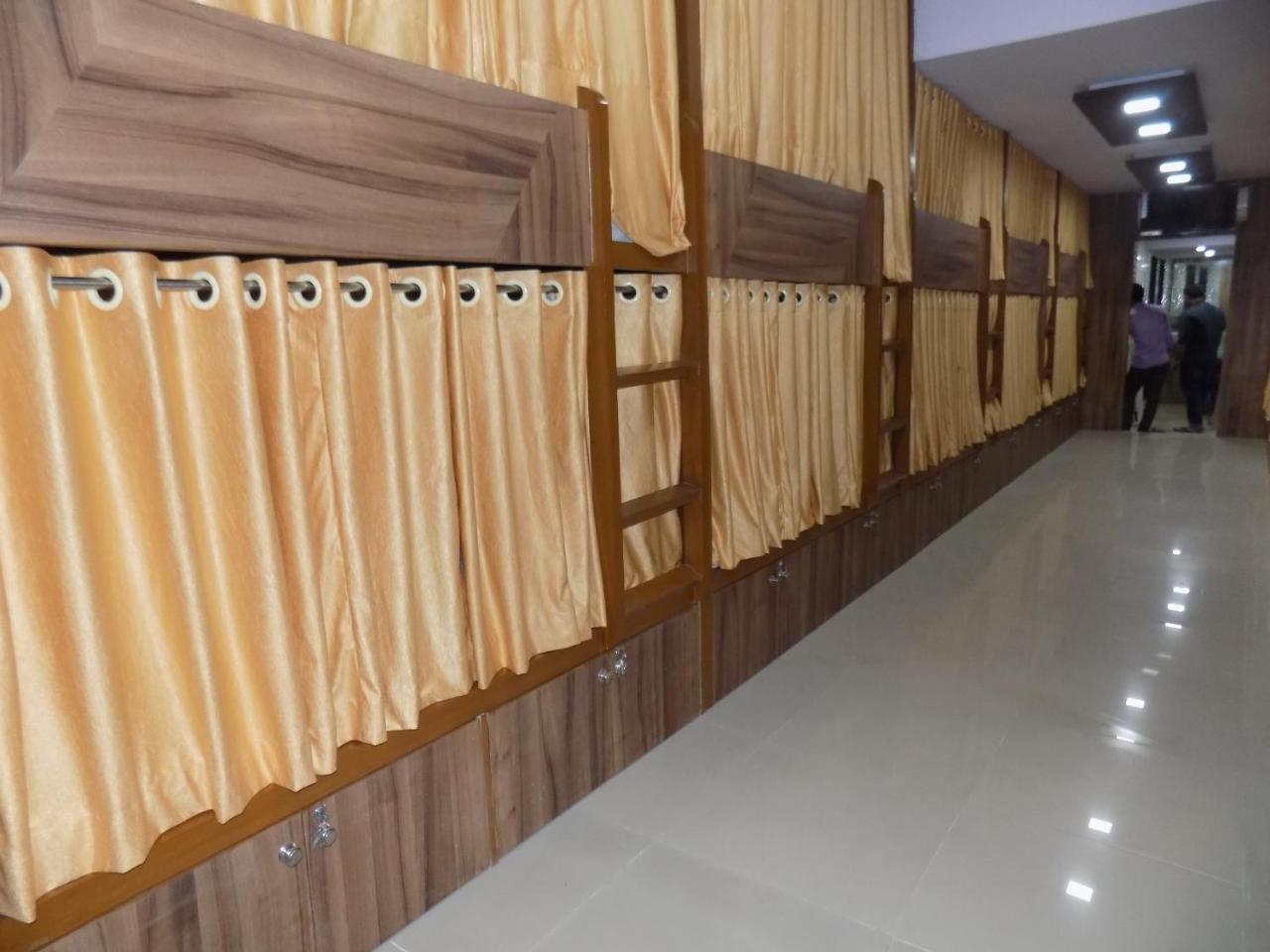 Metro Inn Dormitory Bombaim Exterior foto