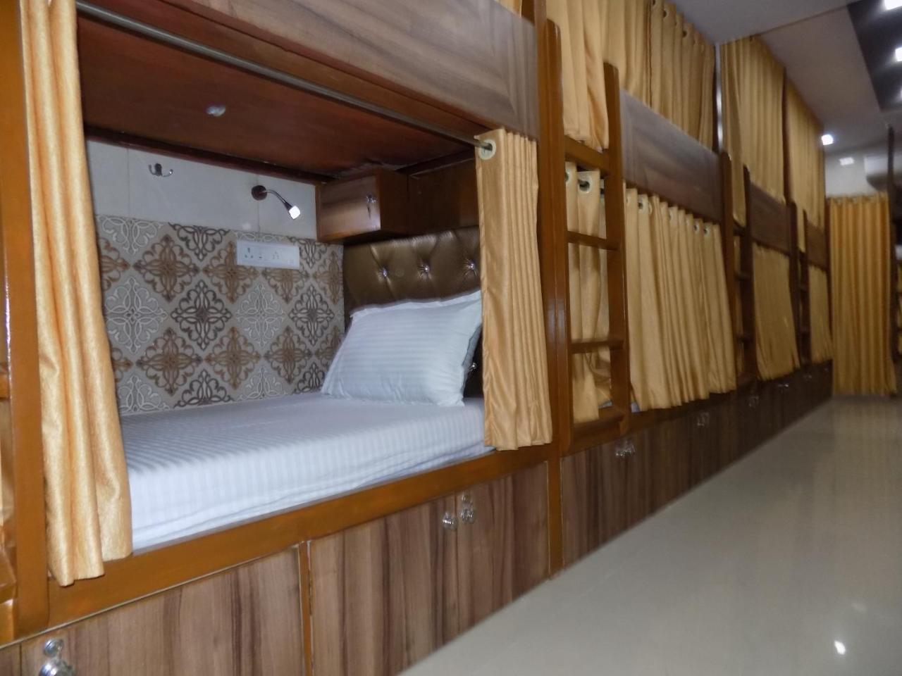 Metro Inn Dormitory Bombaim Exterior foto