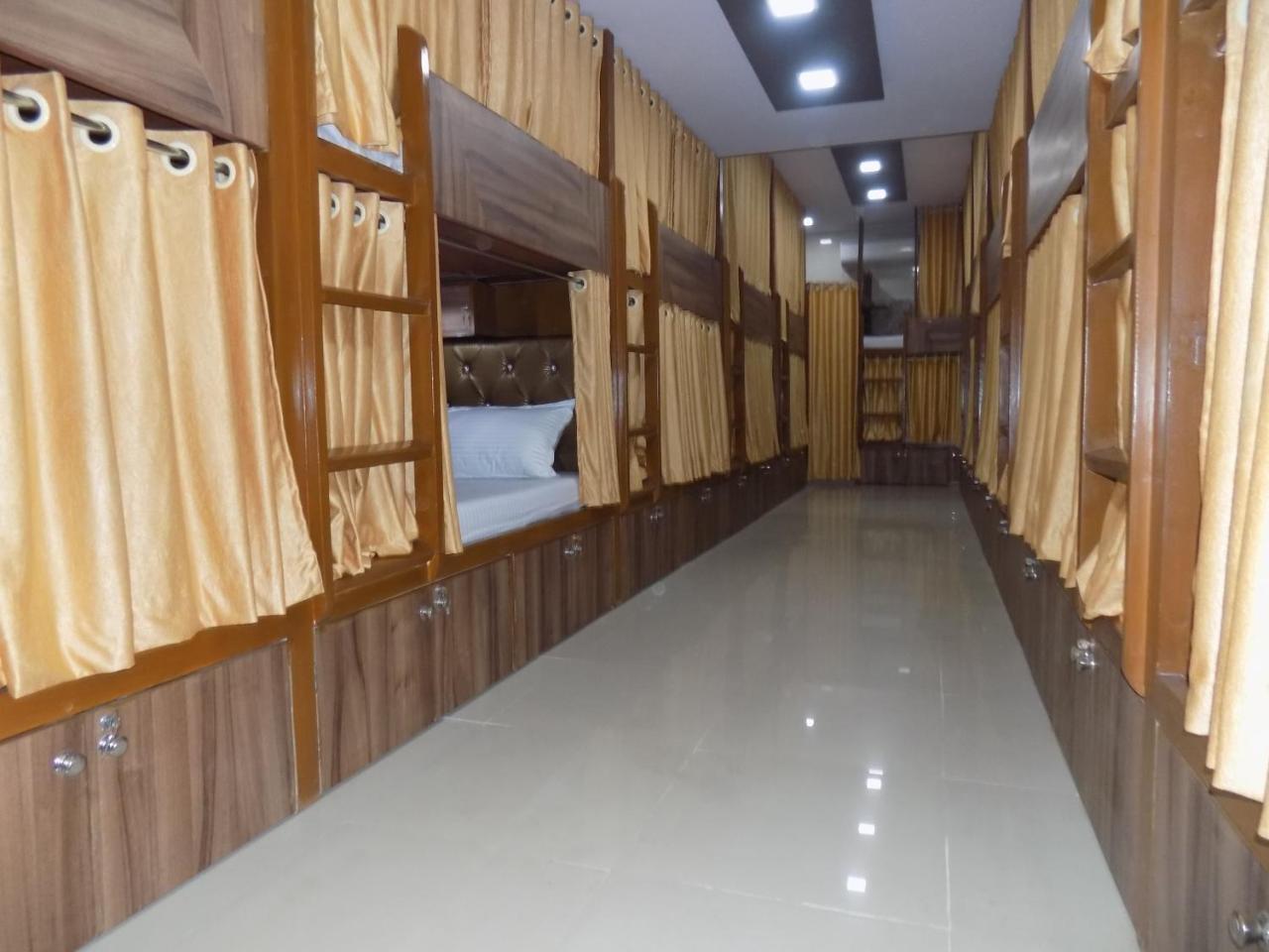 Metro Inn Dormitory Bombaim Exterior foto