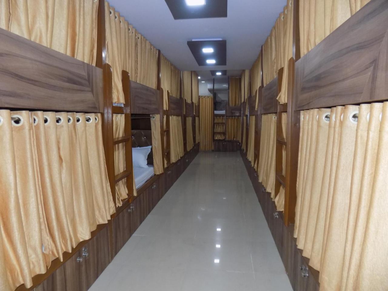 Metro Inn Dormitory Bombaim Exterior foto